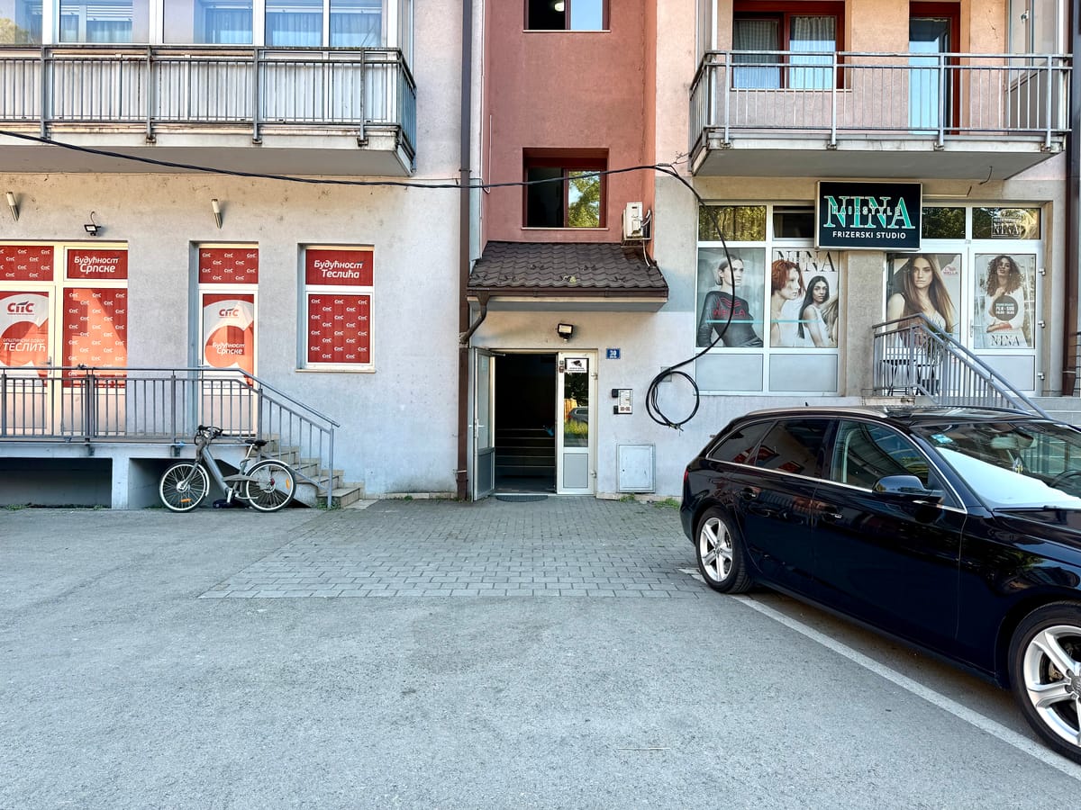 The building where the apartment is, Svetog Save 30