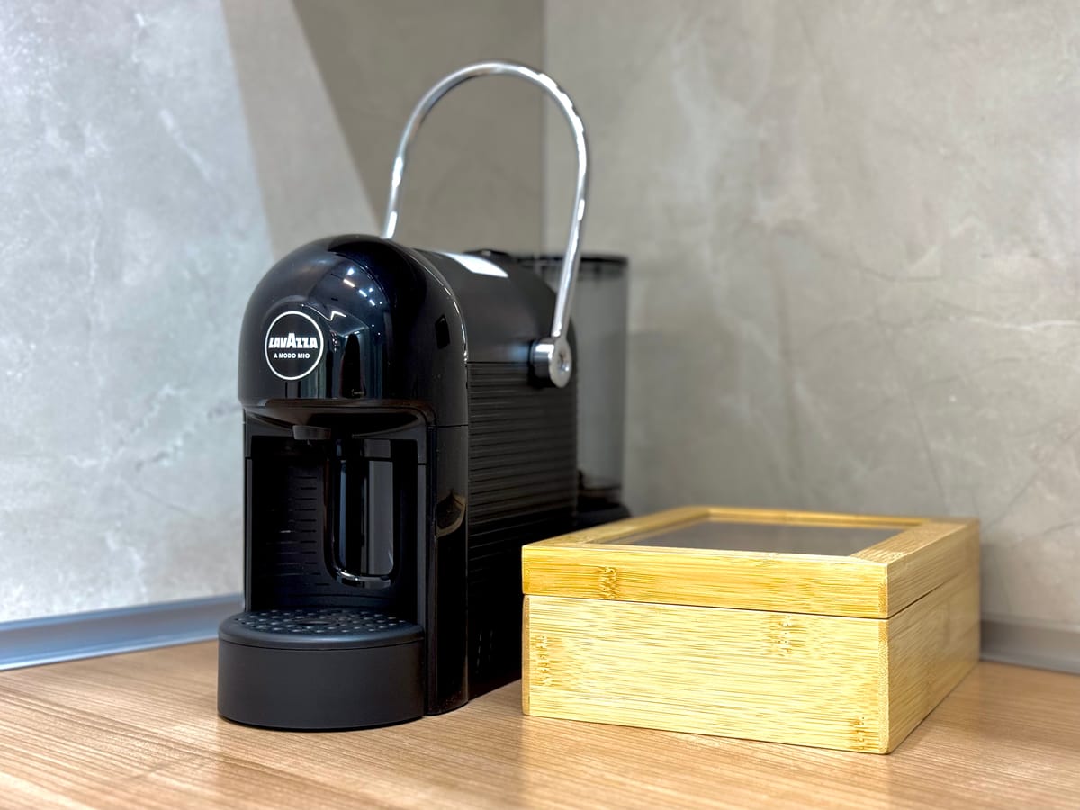 Capsule coffee machine and a box of teas